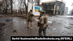 Украінскія вайскоўцы ў горадзе Бахмут Данецкай вобласьці, 25 лютага 2023 