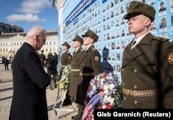 Джо Байдэн у Кіеве на мэмарыяле герояў Нябеснай сотні