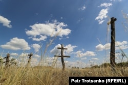 Ескі зираттардың бір бөлігін Жайық өзені шайып кеткен. Батыс Қазақстан облысы Облавка ауылы, 4 тамыз, 2023 жыл.