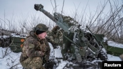 Украінскі вайсковец на баявой пазыцыі, ілюстрацыйнае фота