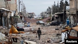 Разрушенные в ходе боев здания в сирийском городе Кобани. 30 января 2015 года.