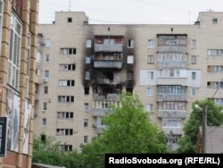 Суседні з школай дом пацярпеў ад абстрэлу і ад выкліканага ім пажару. Украіна. Ірпень, 5 чэрвеня 2022 года