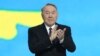 «Назарбаеў будзе кіраваць краінай зь іншага кабінэту», — Аркадзь Дубноў