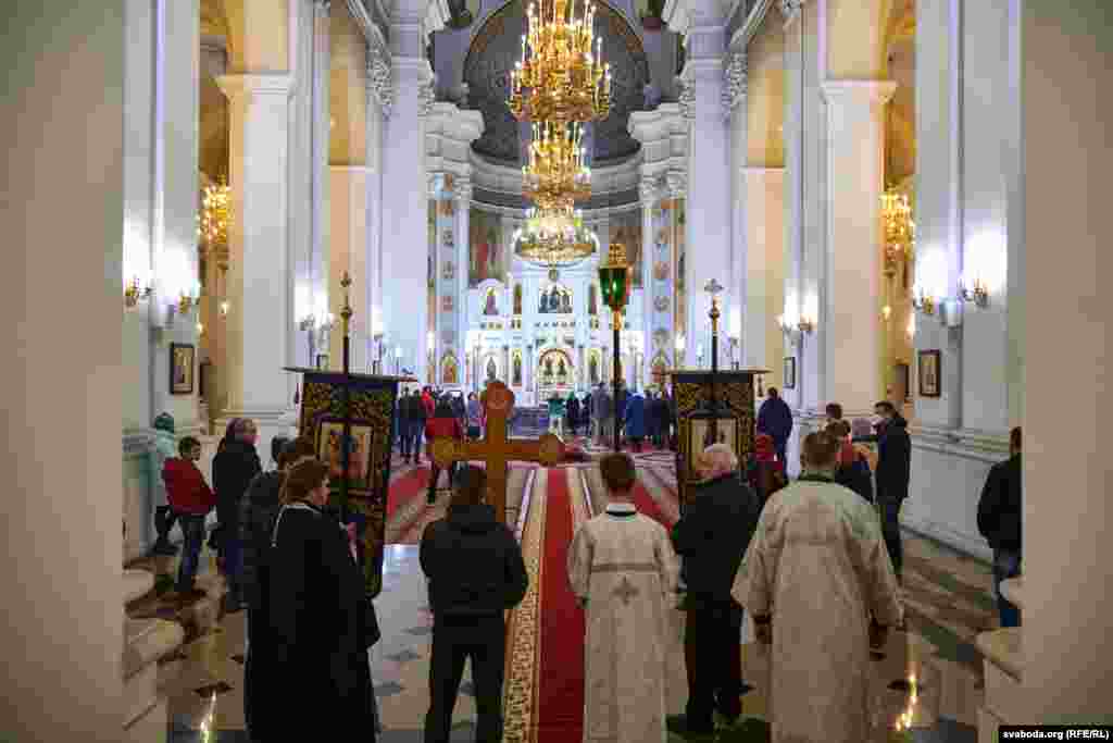 Велікодная ноч з удзелам архіепіскапа Віцебскага і Аршанскага Дзьмітрыя ў Сьвята-Усьпенскім катэдральным саборы ў Віцебску.