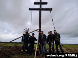 Крыж паўстанцам 1863 году на месцы пахаваньня ў былым фальварку Шчытна Лідзкага раёну