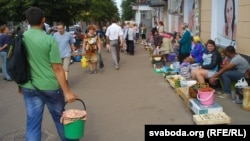 Вулічны гандаль у Чарнігаве