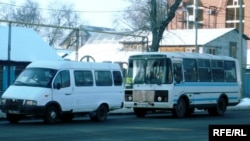 Автобусная остановка. Уральск, 3 февраля 2009 года. 