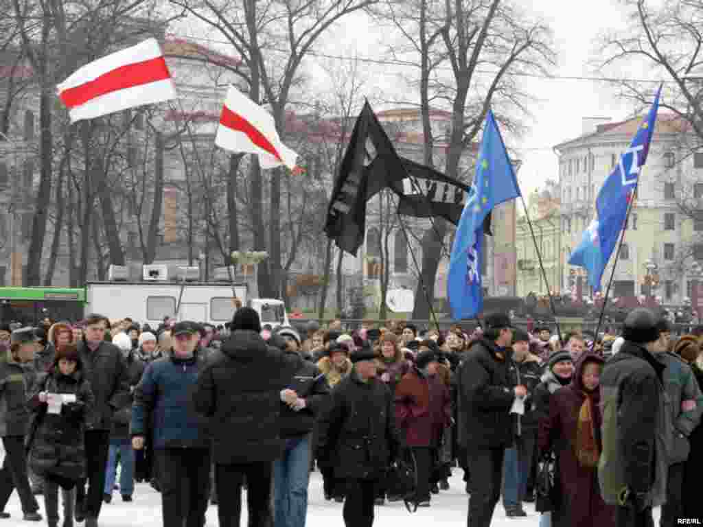 Дробныя бізнэсоўцы праводзяць акцыю пратэсту на Кастрычніцкай плошчы