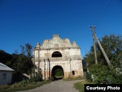 Брама ў колішні палац Вішнявецкіх, Любашоў