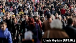 Belarus - Crowd, people, street, census, statistics, population, undated