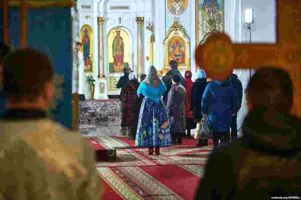 Велікодная ноч з удзелам архіепіскапа Віцебскага і Аршанскага Дзьмітрыя ў Сьвята-Усьпенскім катэдральным саборы ў Віцебску.