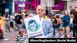 Мустафа Джэмілеў у Нью-Ёрку падчас ініцыятывы #SaveOlegSentsov.