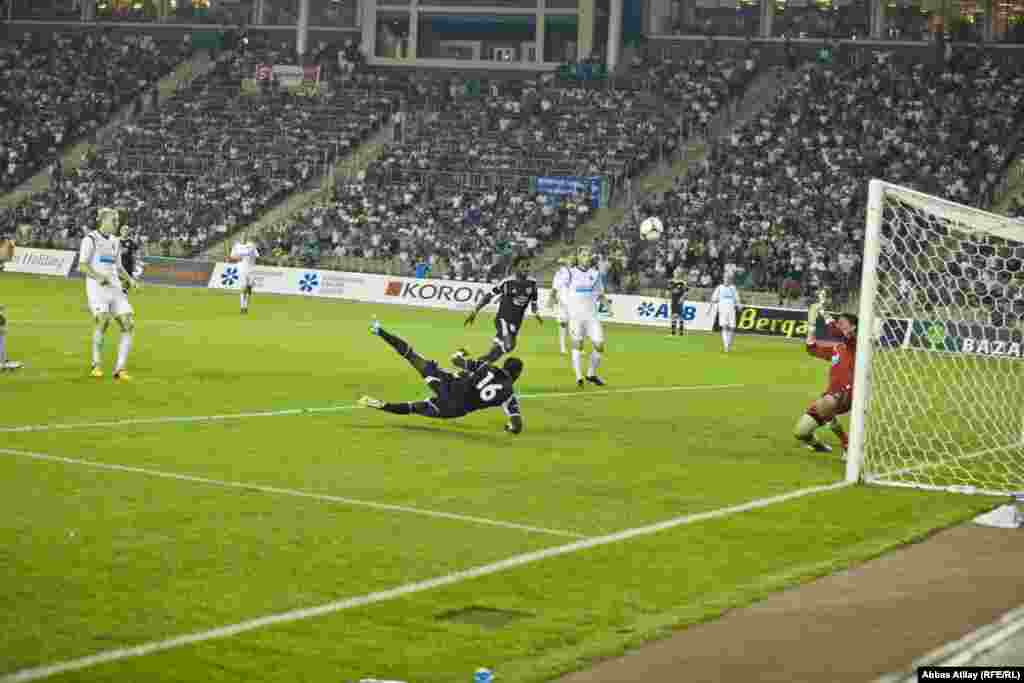 Qarabağın çox saylı qol vəziyyətlərindən biri.