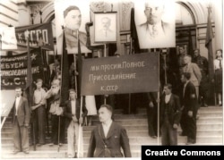 Арганізаваны ўладамі СССР мітынг у захопленай Латвіі, 1940