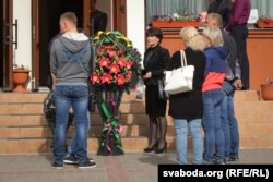 У цэнтры завуч школы, дзе вучыўся Яўген Патаповіч