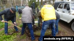 Талакоўцы парадкуюць пахаваньні Валовіча