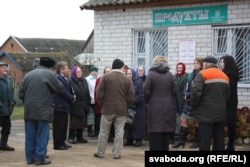 Сход наконт закрытай крамы ў вёсцы Жычын Бярозаўскага раёну