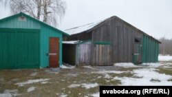 Майстэрня Аляксандра Харкевіча (справа)