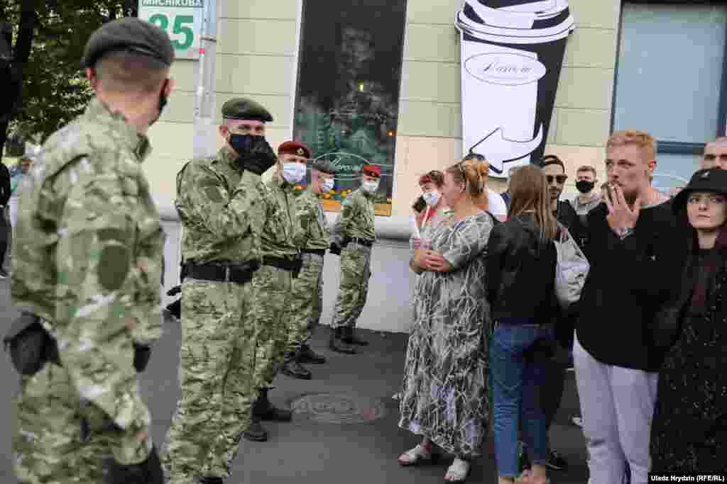 Belarus - Belarusians lined up to file a complaint to the CEC. Minsk, 15Jul2020