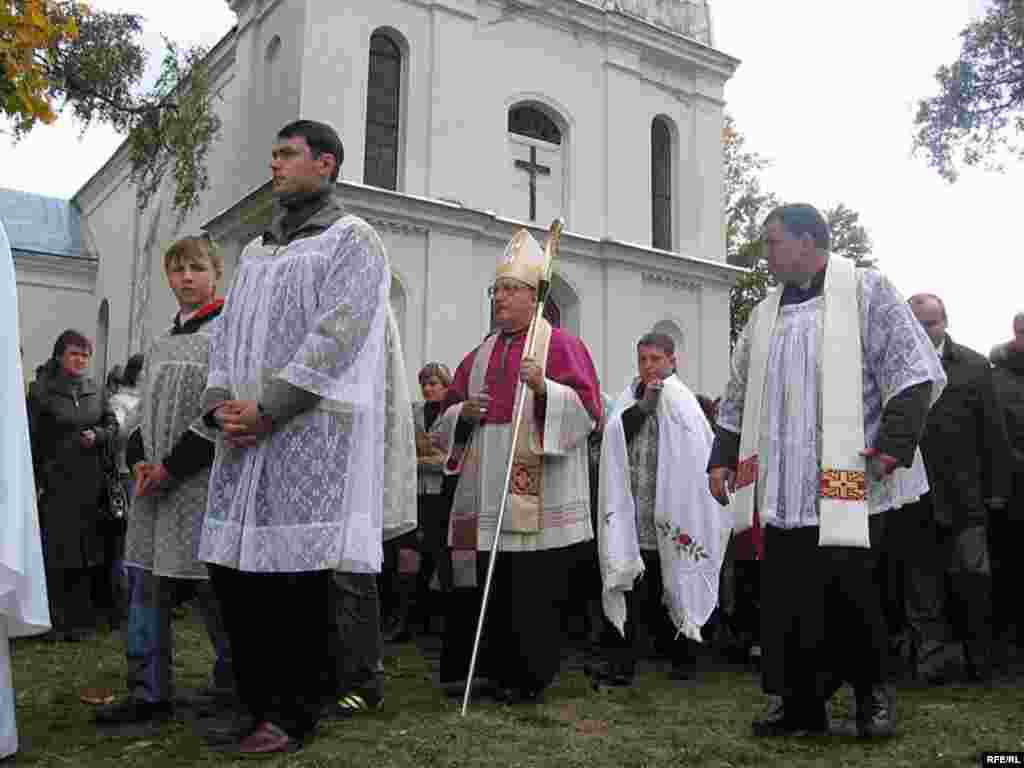 Працэсія вакол касьцёлу. 