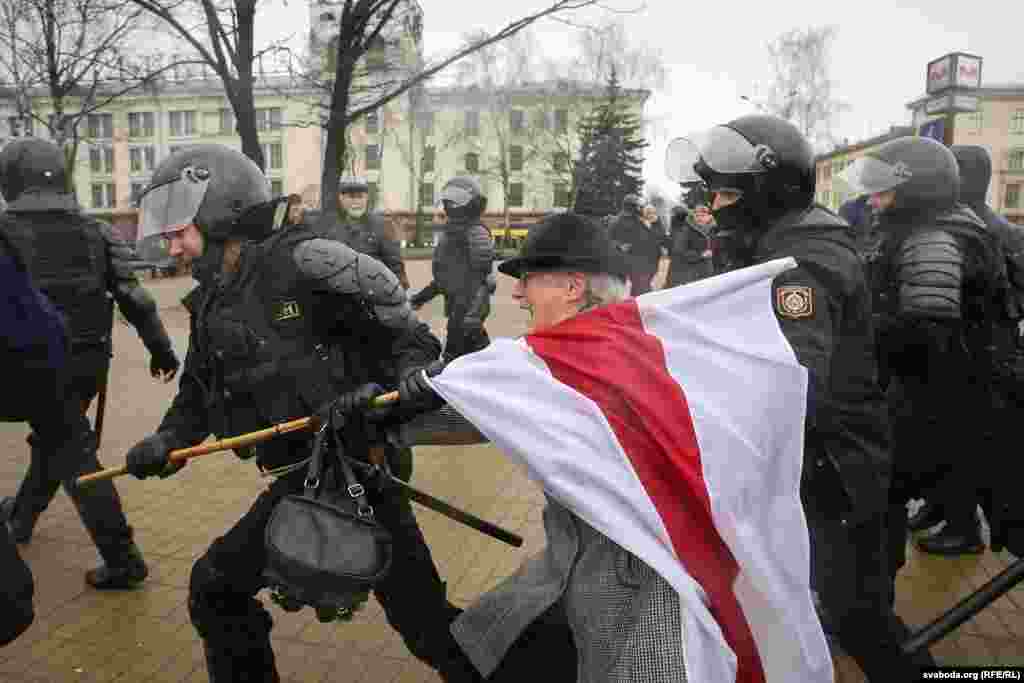 Затрымліваюць Ніну Багінскую