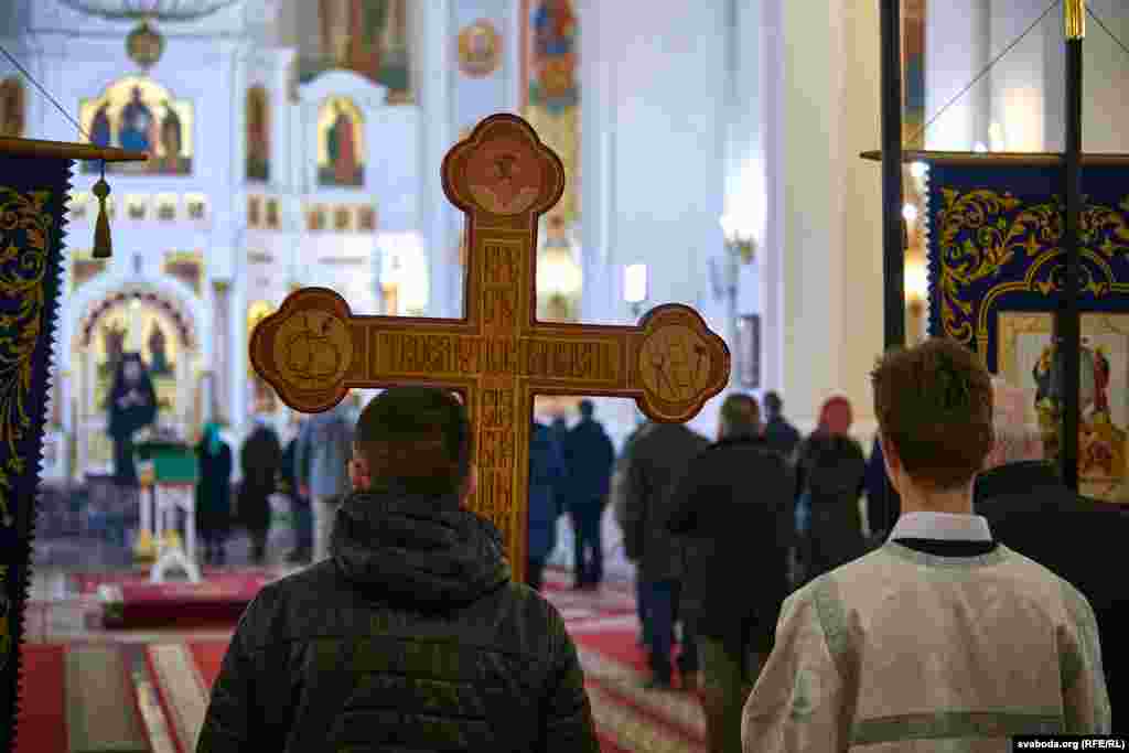 Велікодная ноч з удзелам архіепіскапа Віцебскага і Аршанскага Дзьмітрыя ў Сьвята-Усьпенскім катэдральным саборы ў Віцебску.