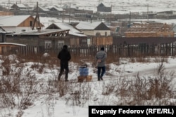 В районе Спутник, Кызыл.