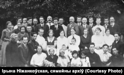 Рупліўцы беларушчыны, у заднім шэрагу Аляксандар Уласаў, 1920-я