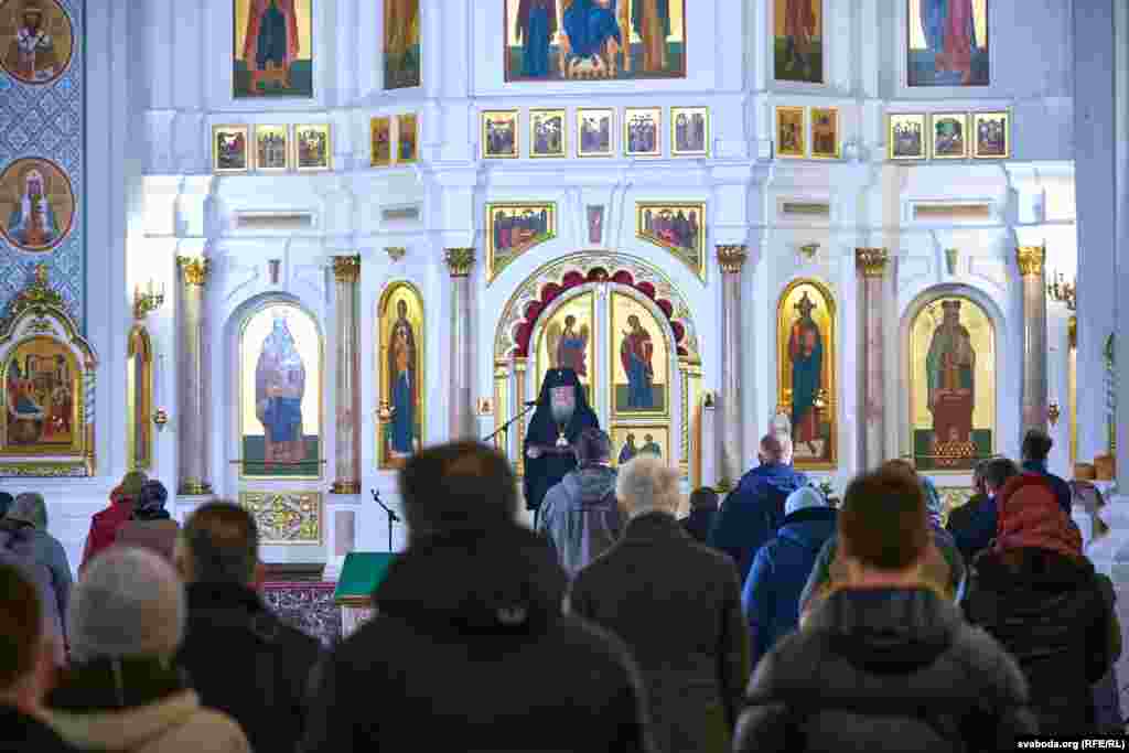 Велікодная ноч з удзелам архіепіскапа Віцебскага і Аршанскага Дзьмітрыя ў Сьвята-Усьпенскім катэдральным саборы ў Віцебску.