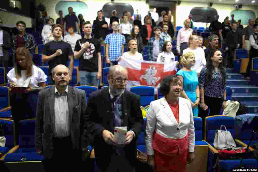 Перакладчык і грамадзкі дзяяч Лявон Баршчэўскі, экс-старшыня ТБМ Алег Трусаў, дэпутат і старшыня ТБМ Алена Анісім